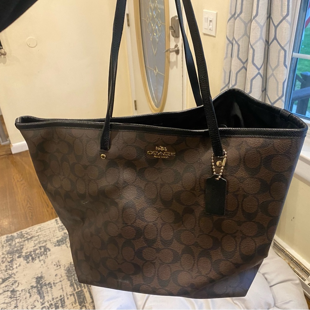 City Tote Bag In Signature Canvas